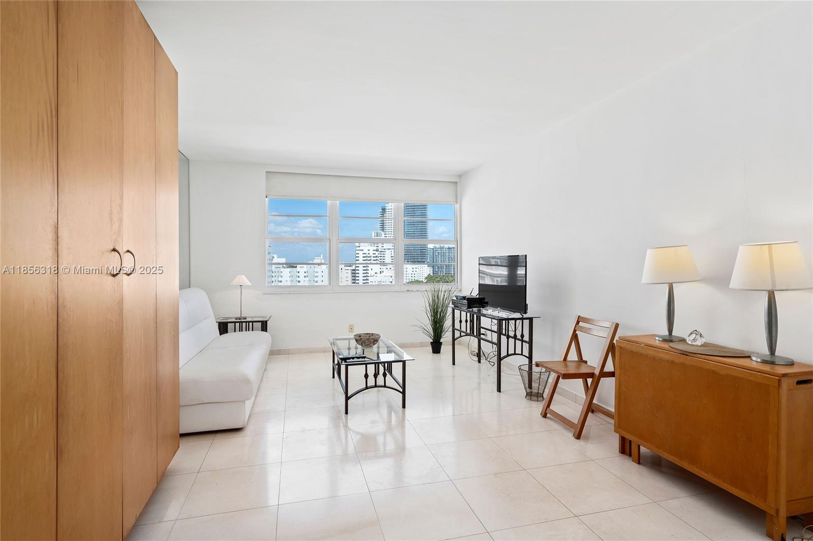 THE DECOPLAGE CONDO - Residential Lease