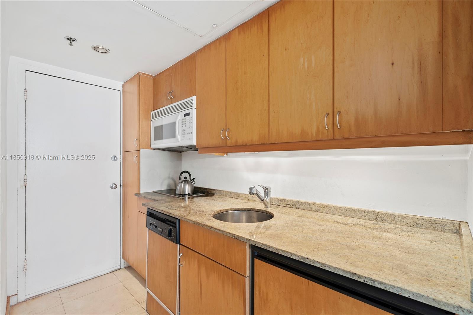 THE DECOPLAGE CONDO - Residential Lease
