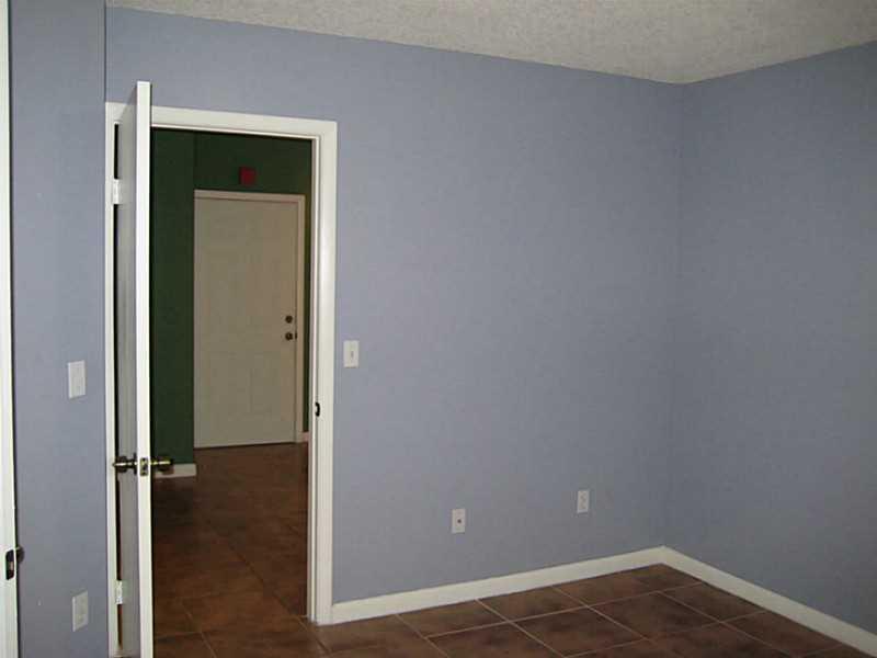 LA HACIENDA COUNTRY CLUB - Residential Lease