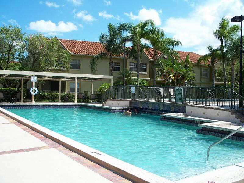 LA HACIENDA COUNTRY CLUB - Residential Lease