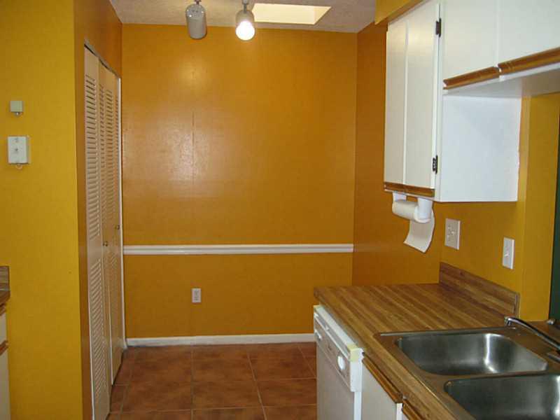 LA HACIENDA COUNTRY CLUB - Residential Lease