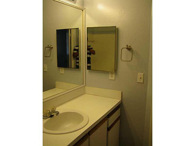 LA HACIENDA COUNTRY CLUB - Residential Lease