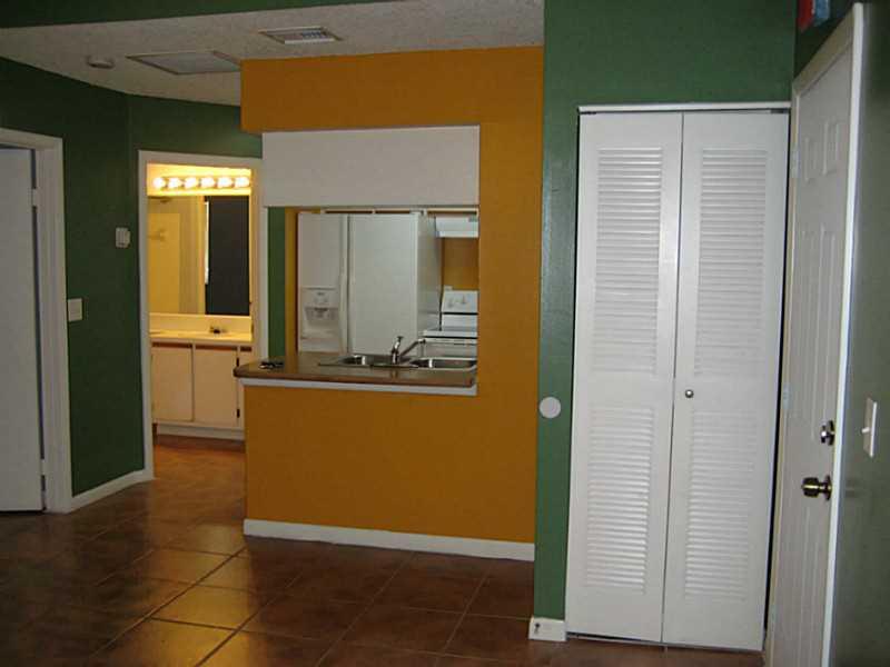 LA HACIENDA COUNTRY CLUB - Residential Lease