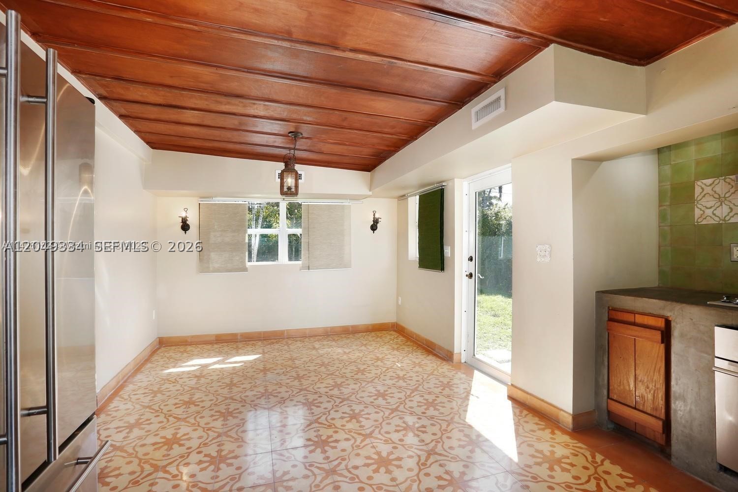 RIVIERA ESTATES 2ND ADDN - Residential Lease