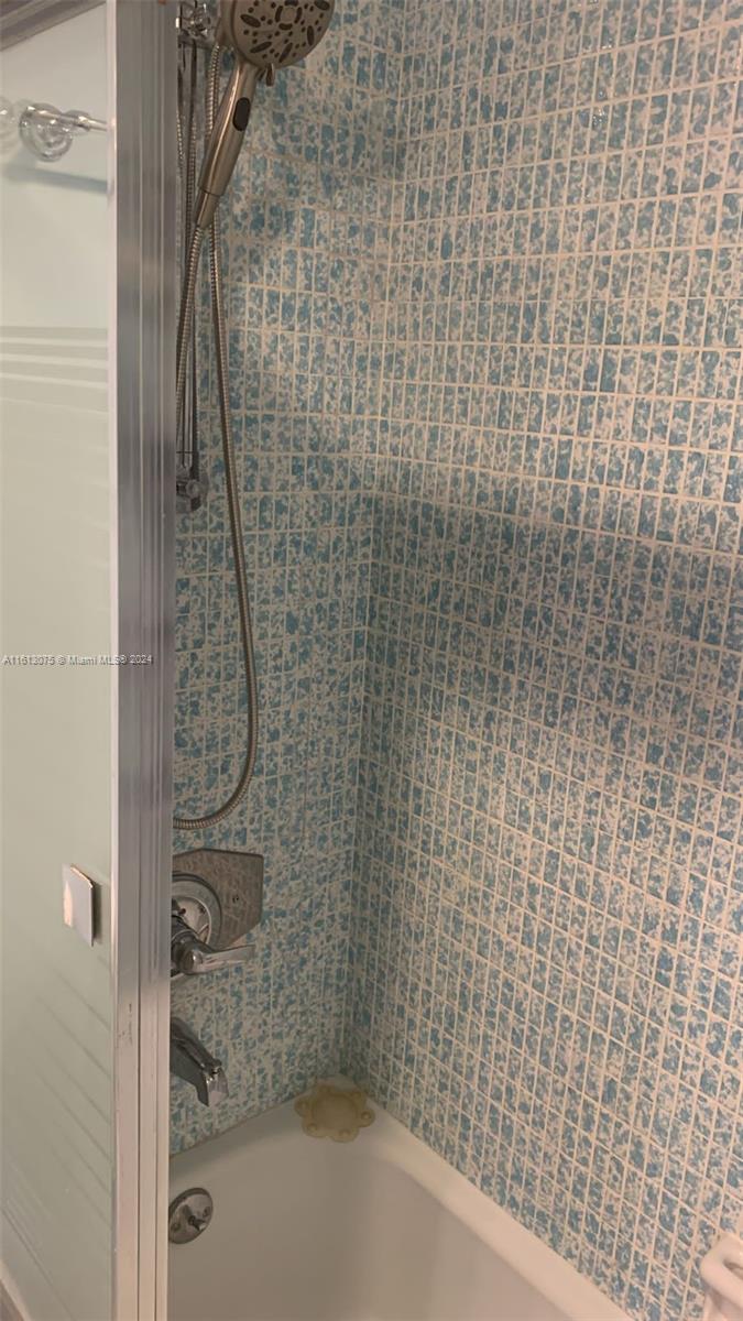 WINSTON TOWER 300 CONDO - Residential Lease