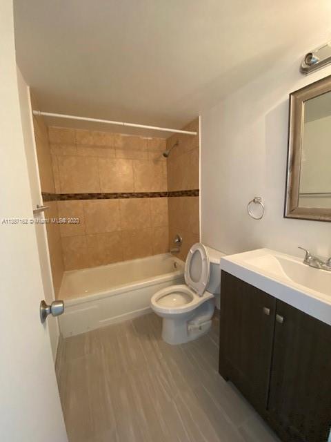 LAKESHORE AT UNIVERSITY P - Residential Lease