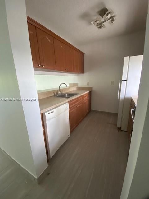LAKESHORE AT UNIVERSITY P - Residential Lease