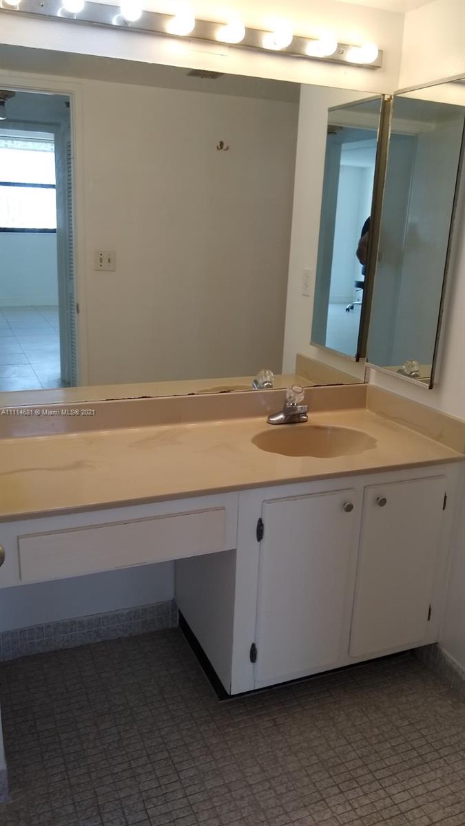 WINSTON TOWERS 600 CONDO - Residential Lease