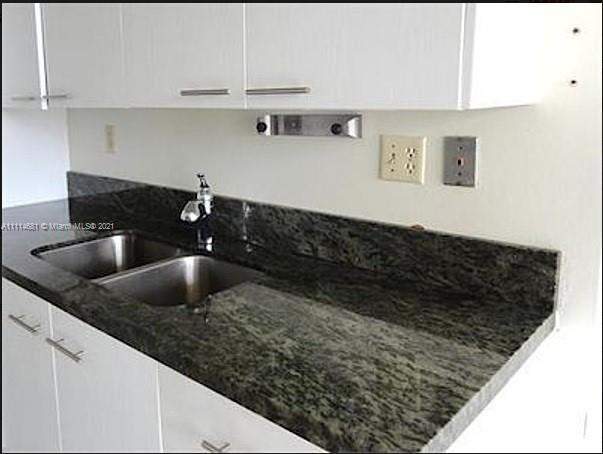 WINSTON TOWERS 600 CONDO - Residential Lease
