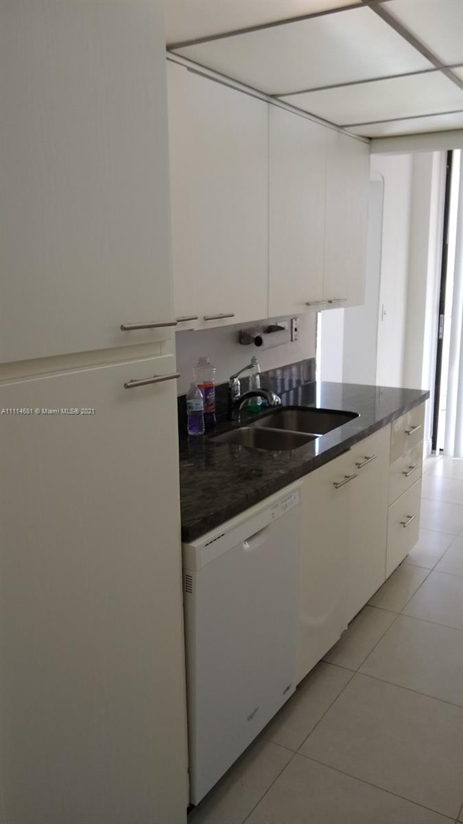 WINSTON TOWERS 600 CONDO - Residential Lease