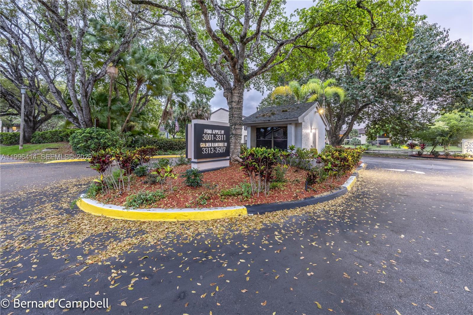 POND APPLE PLACE IV - Residential