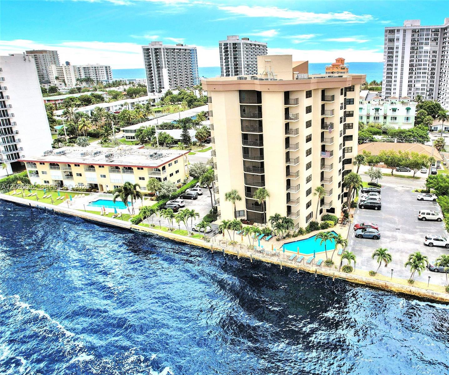 TRITON CONDO - Residential