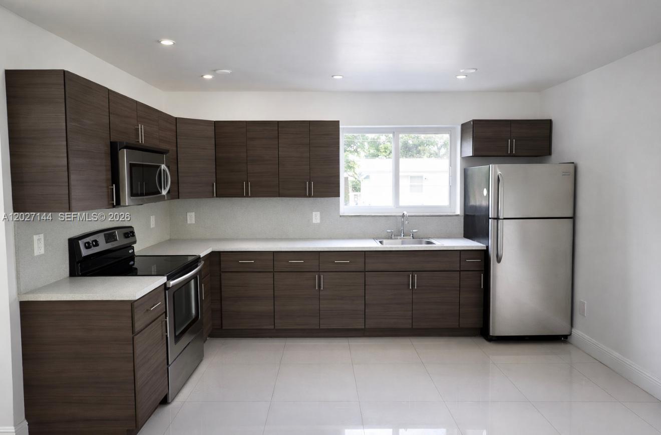 TORRIMAR SUB - Residential Lease