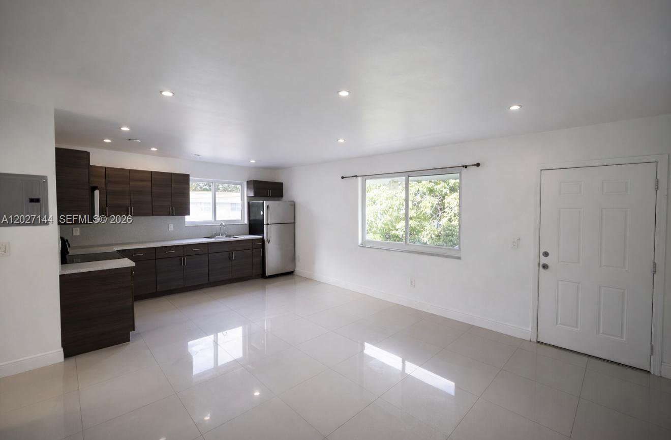 TORRIMAR SUB - Residential Lease