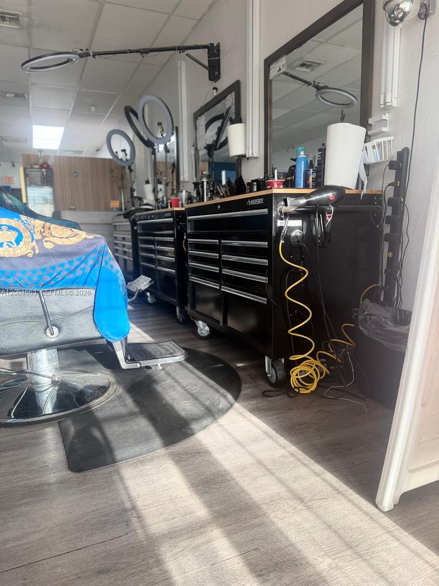 Barbershop available for sale, Fully staffed, clean and ready for business day 1.