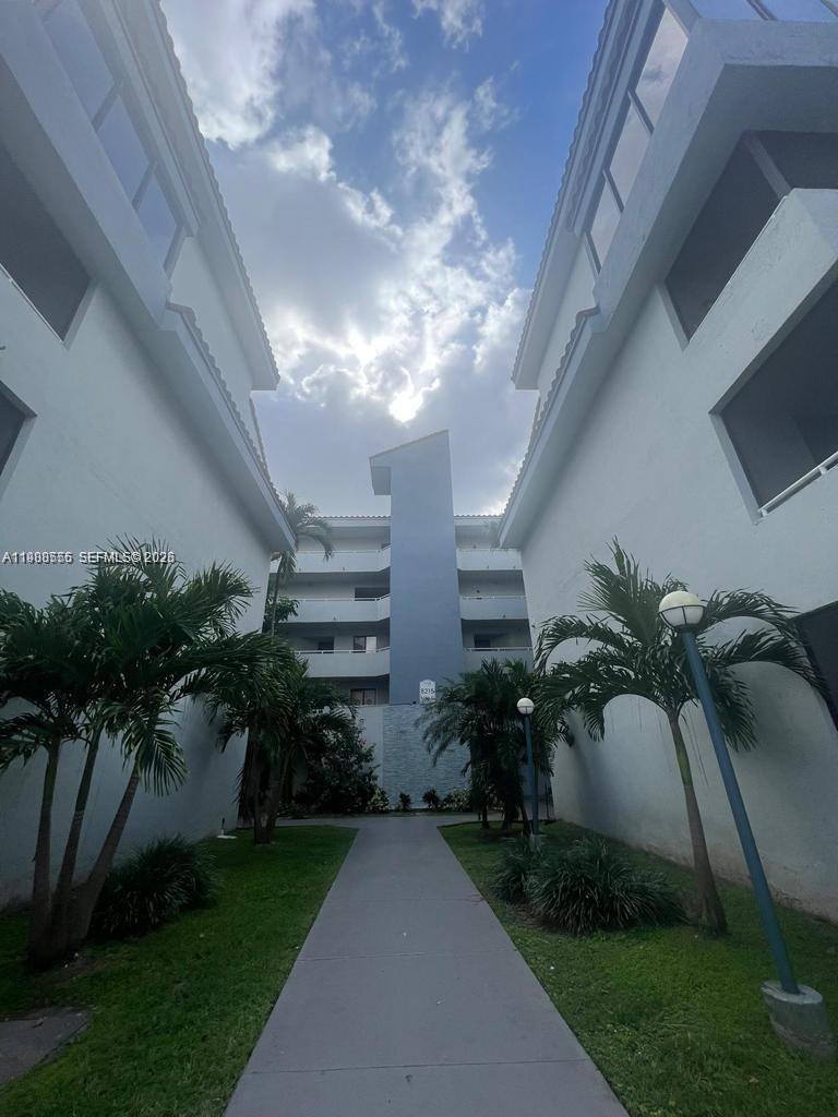 Beautiful two-story Penthouse/Townhouse-style apartment ideally located in the heart of Kendall. This 3-bedroom, 2-bath residence is situated on the fourth floor of the recently renovated Verabella Falls Condominium. The layout features two bedrooms and one bathroom on the upper level, along with one bedroom and one full bathroom on the main level.  It offers a bright and spacious open-concept floor plan, a large kitchen, and an oversized balcony perfect for relaxing or entertaininBeautiful two-story Penthouse/Townhouse-style apartment ideally located in the heart of Kendall.g. Conveniently located near schools, parks, supermarkets , restaurants, hospitals, and many other points of interest. C