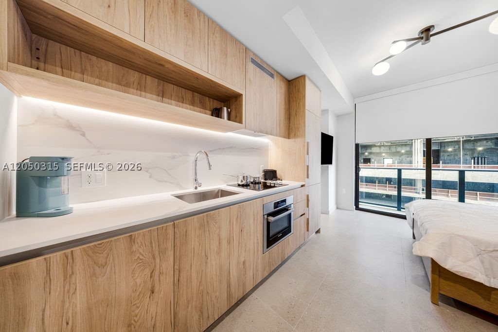 Studio at The Crosby – Miami World center Live in the heart of Miami, in one of the most vibrant and connected areas of the city. This modern studio at The Crosby Residences combines design, comfort, and immediate access to everything that makes this metropolis unique.Amazing Location!!!
