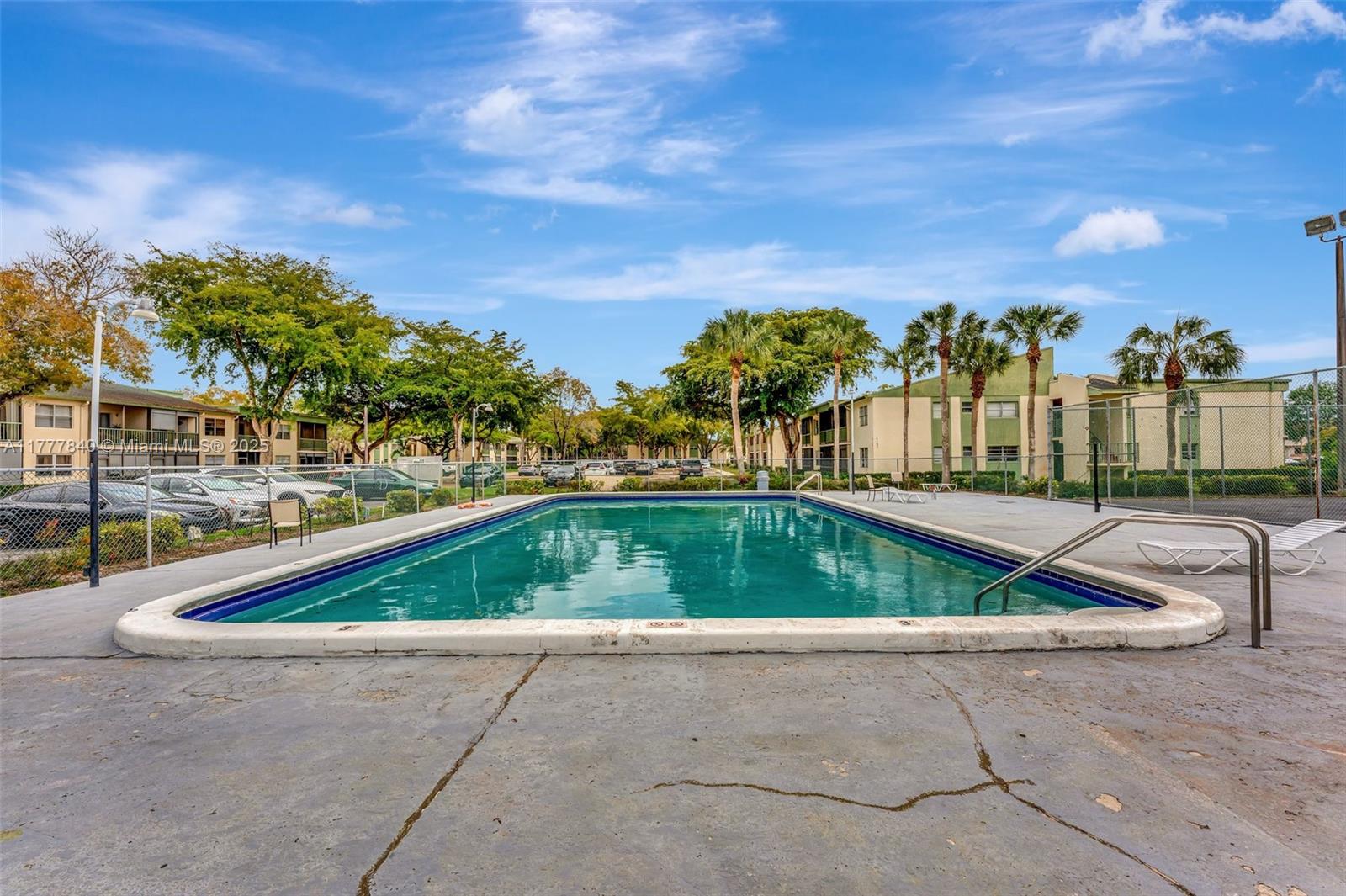 RAMBLEWOOD EAST CONDO - Residential