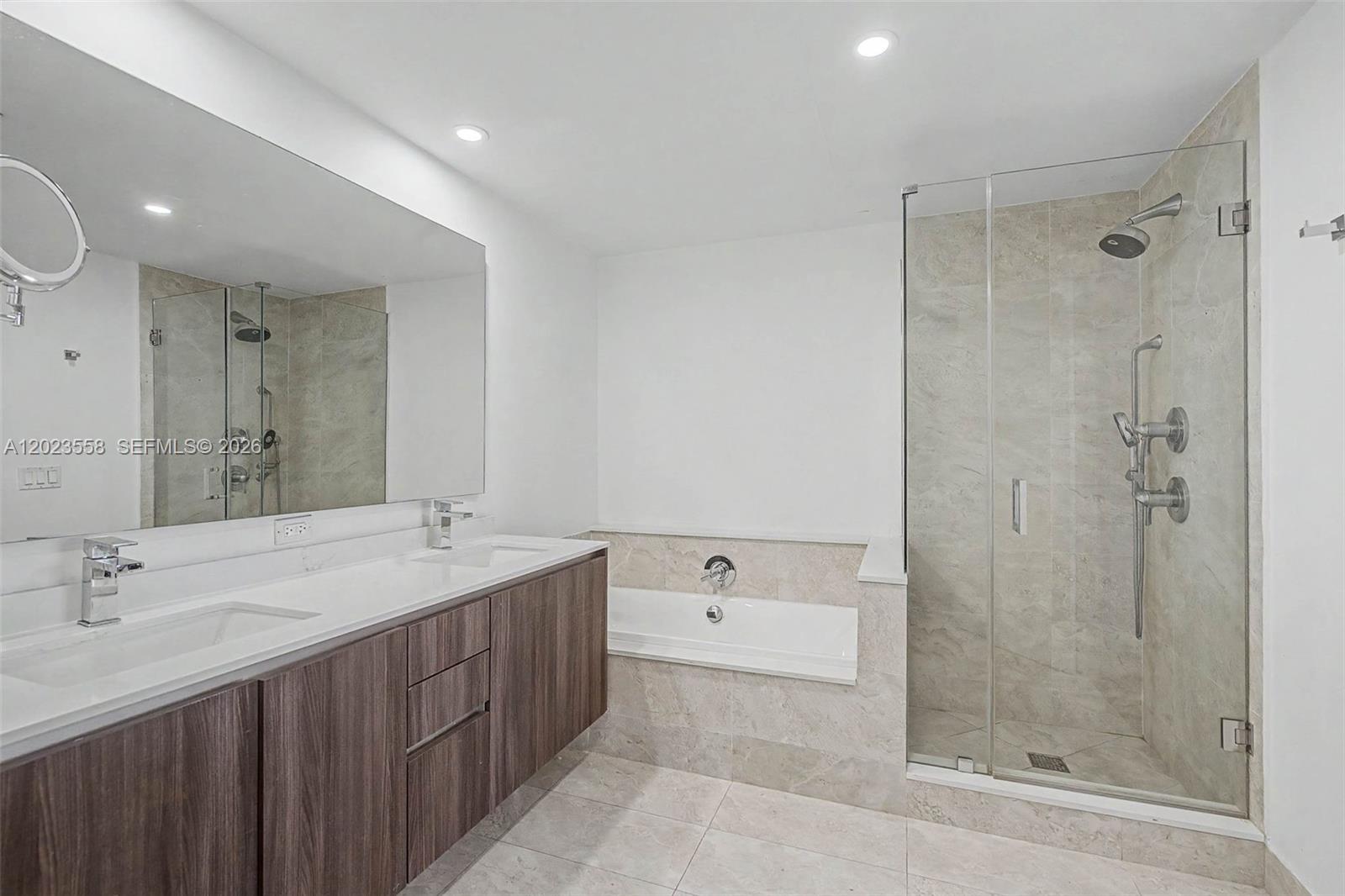 ARIA ON THE BAY CONDO - Residential