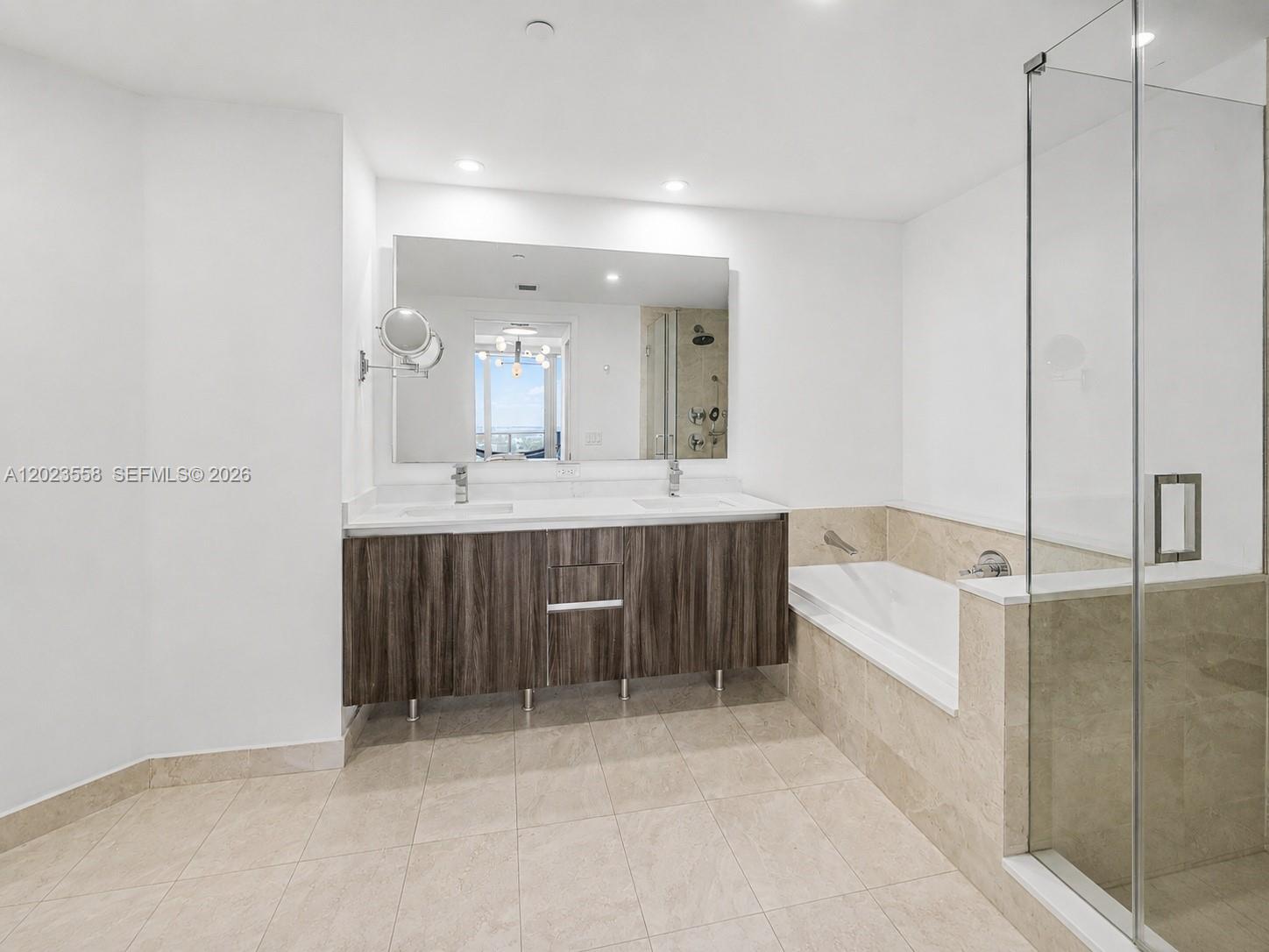 ARIA ON THE BAY CONDO - Residential