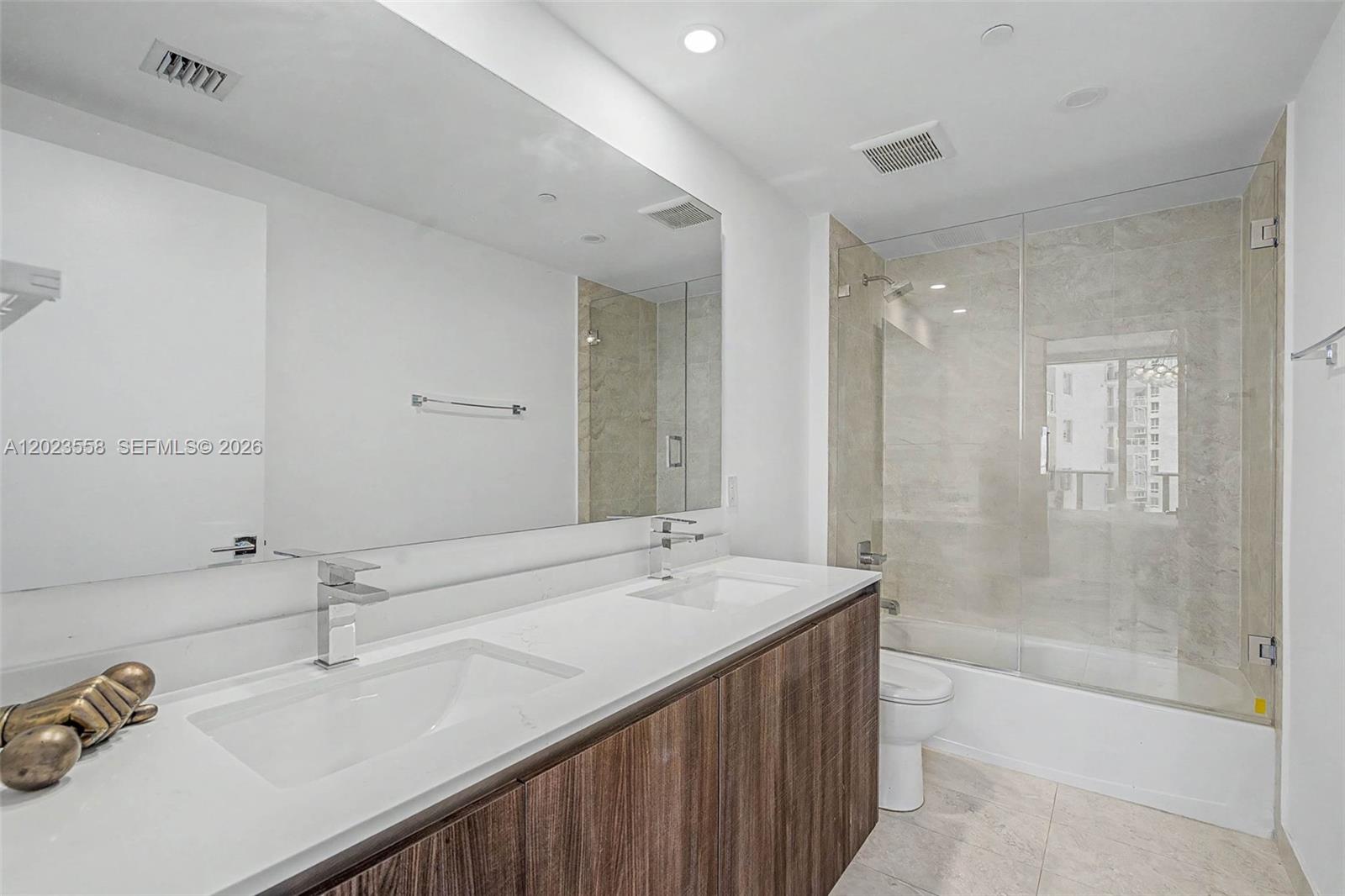 ARIA ON THE BAY CONDO - Residential