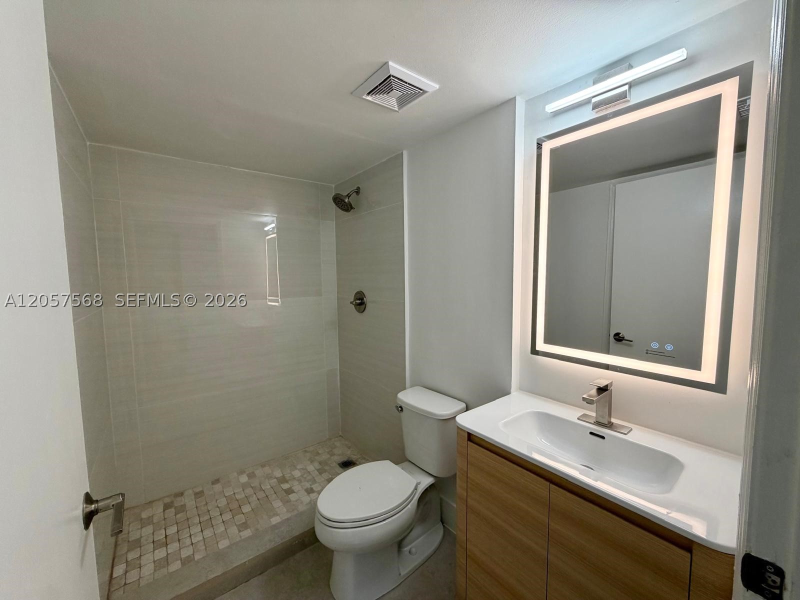 LAKEWOOD AT EMERALD HILLS - Residential Lease