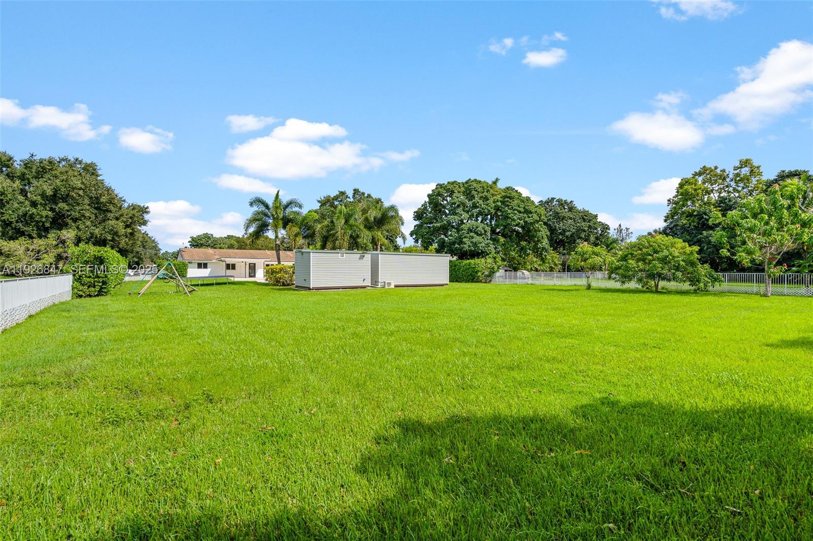 FLA FRUIT LANDS CO - Residential Lease