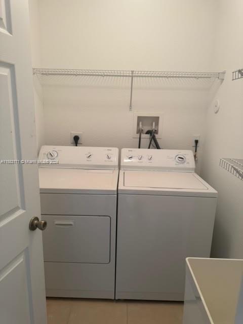 RIVERSIDE VILLAS AT - Residential Lease