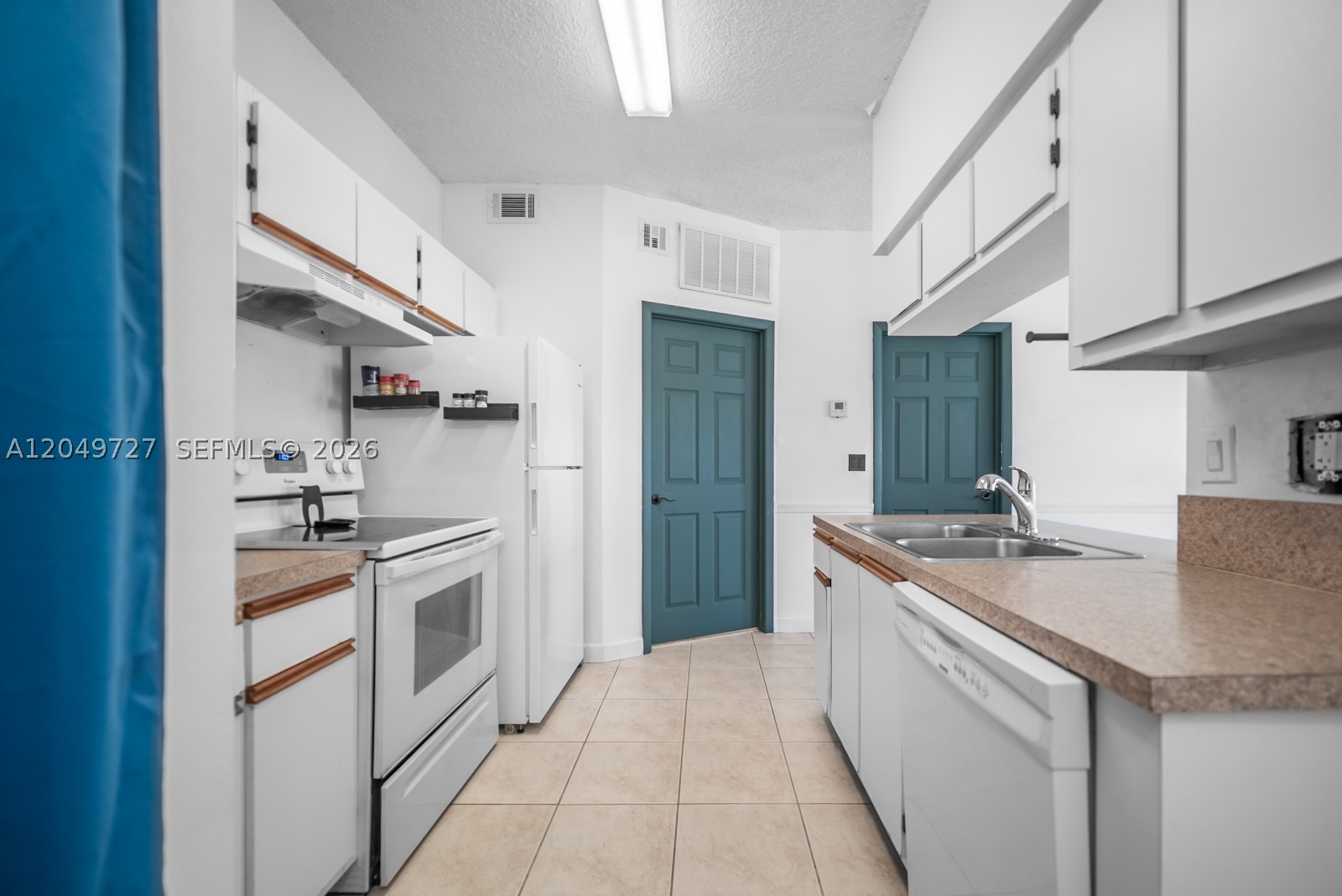 LA HACIENDA COUNTRY CLUB - Residential