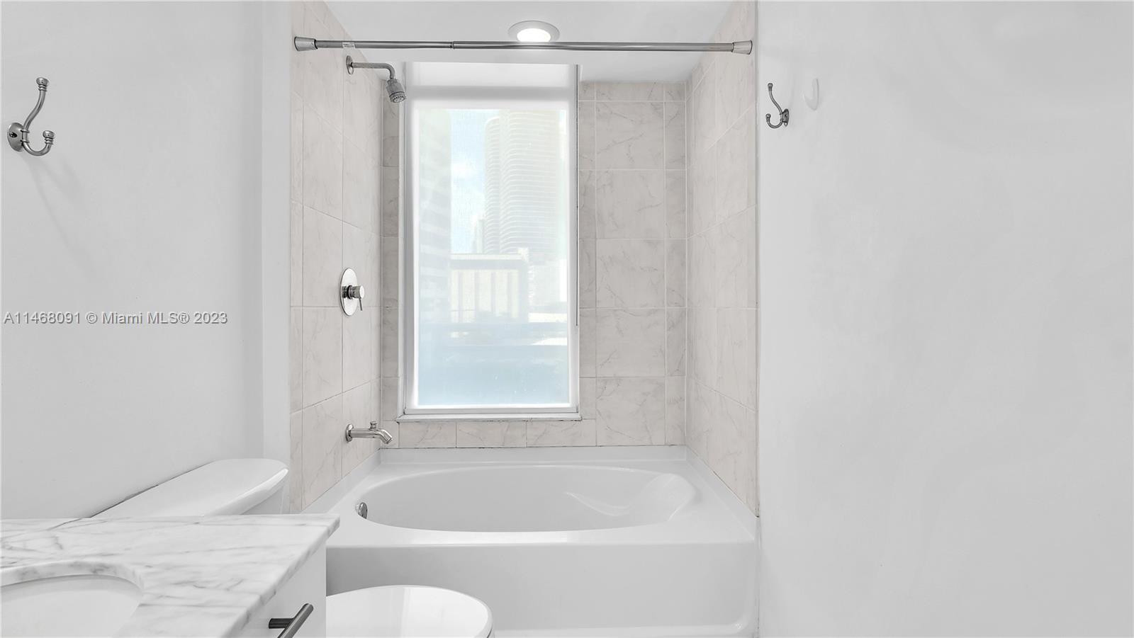 THE PLAZA 851 BRICKELL CO - Residential Lease