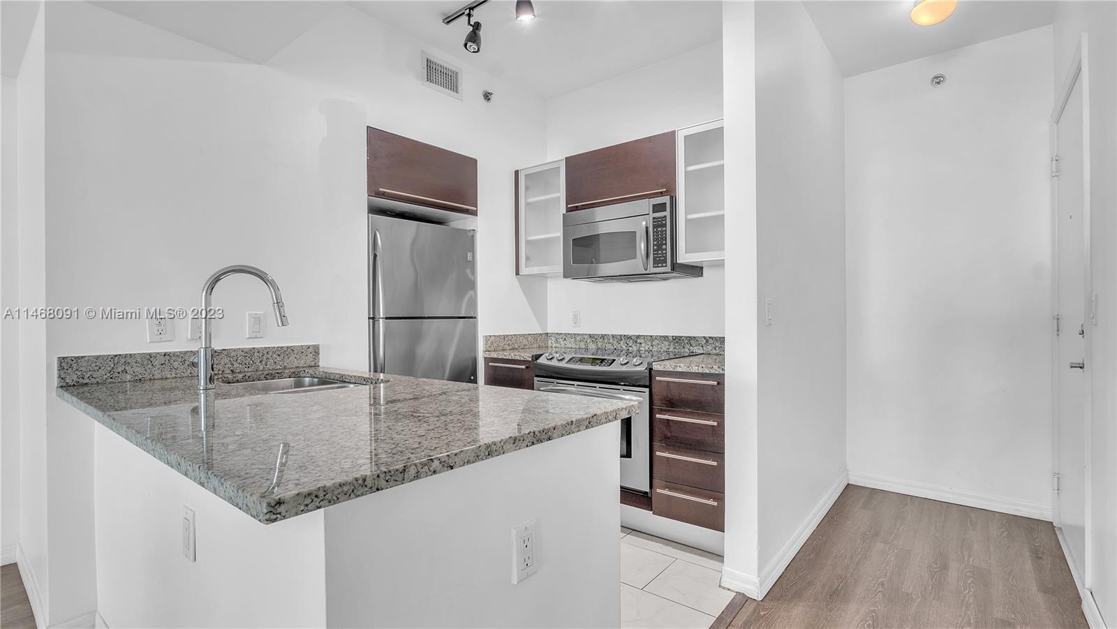 THE PLAZA 851 BRICKELL CO - Residential Lease
