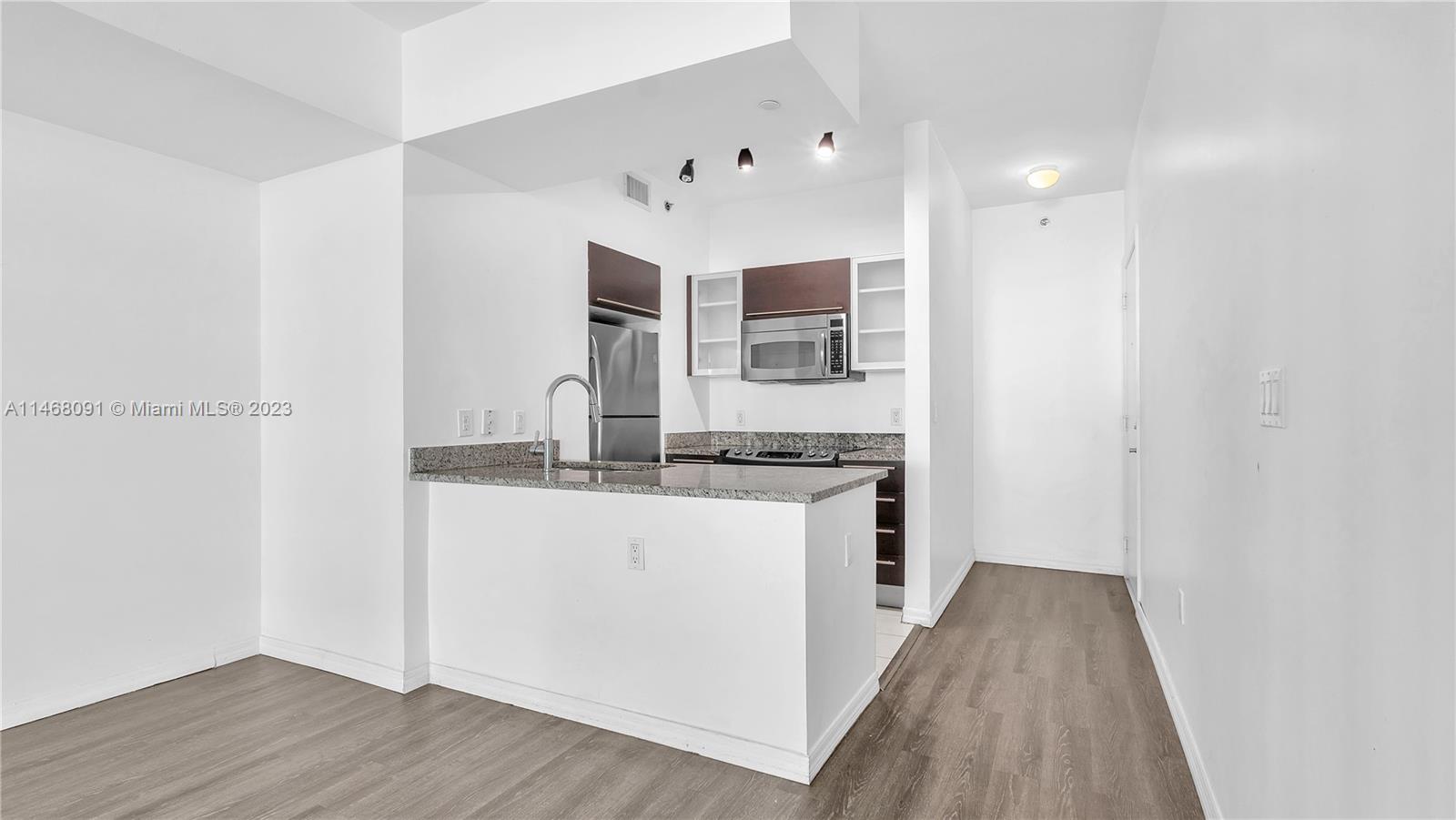 THE PLAZA 851 BRICKELL CO - Residential Lease