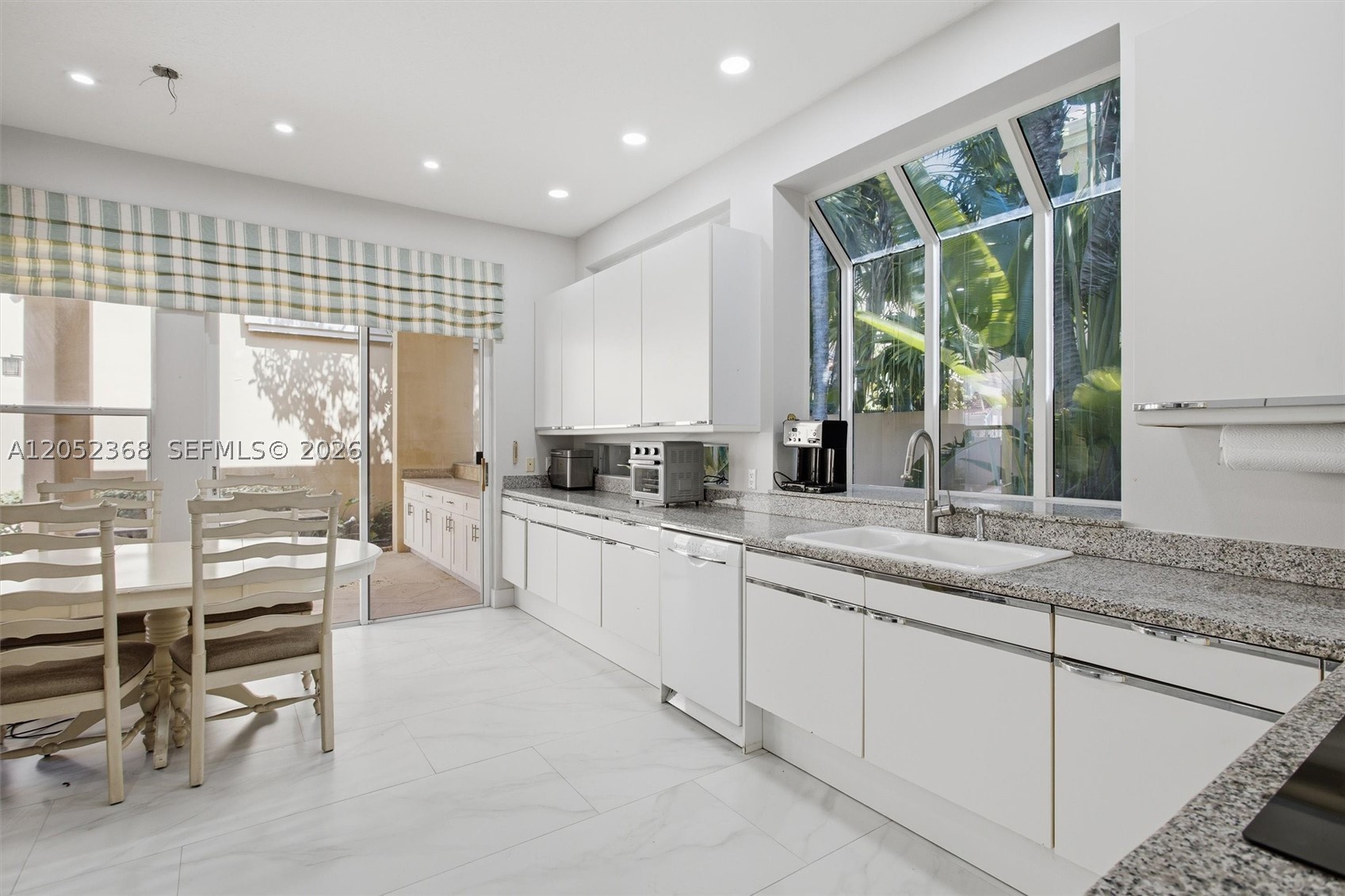 ISLAND WAY - Residential