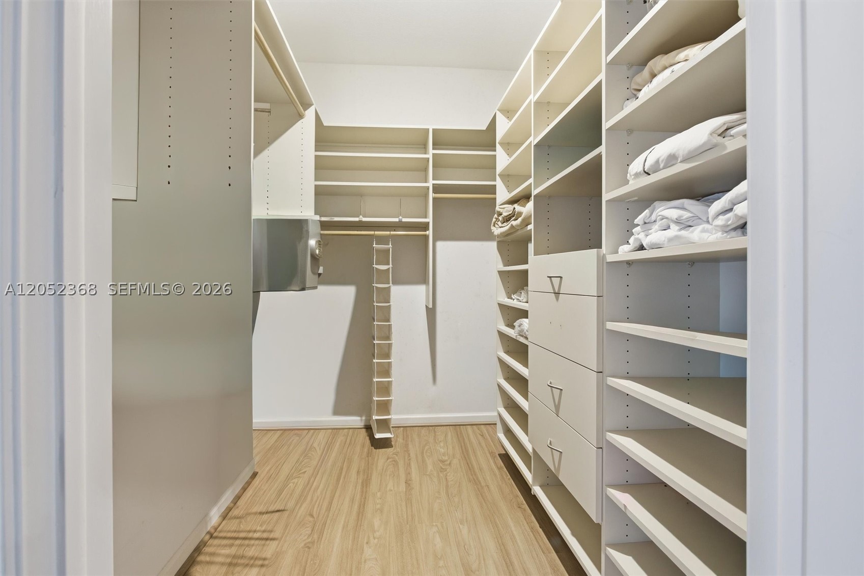 ISLAND WAY - Residential