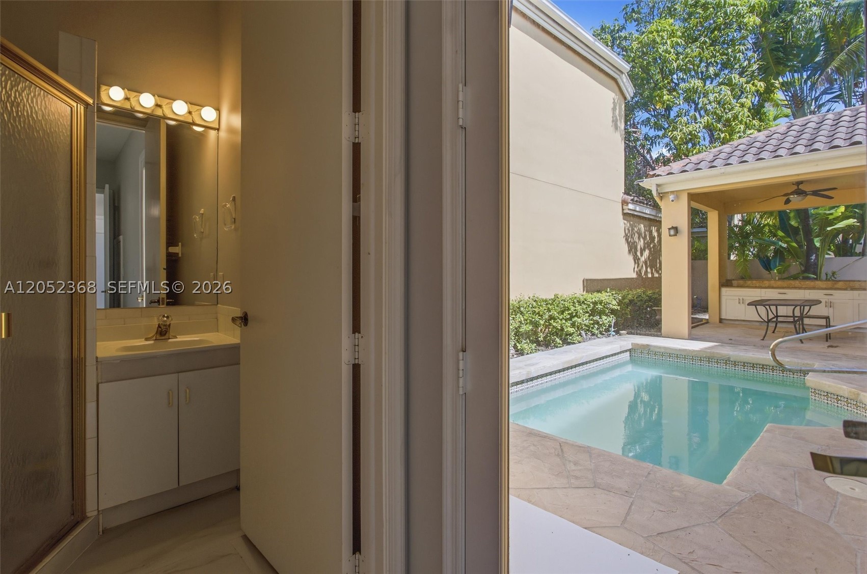 ISLAND WAY - Residential