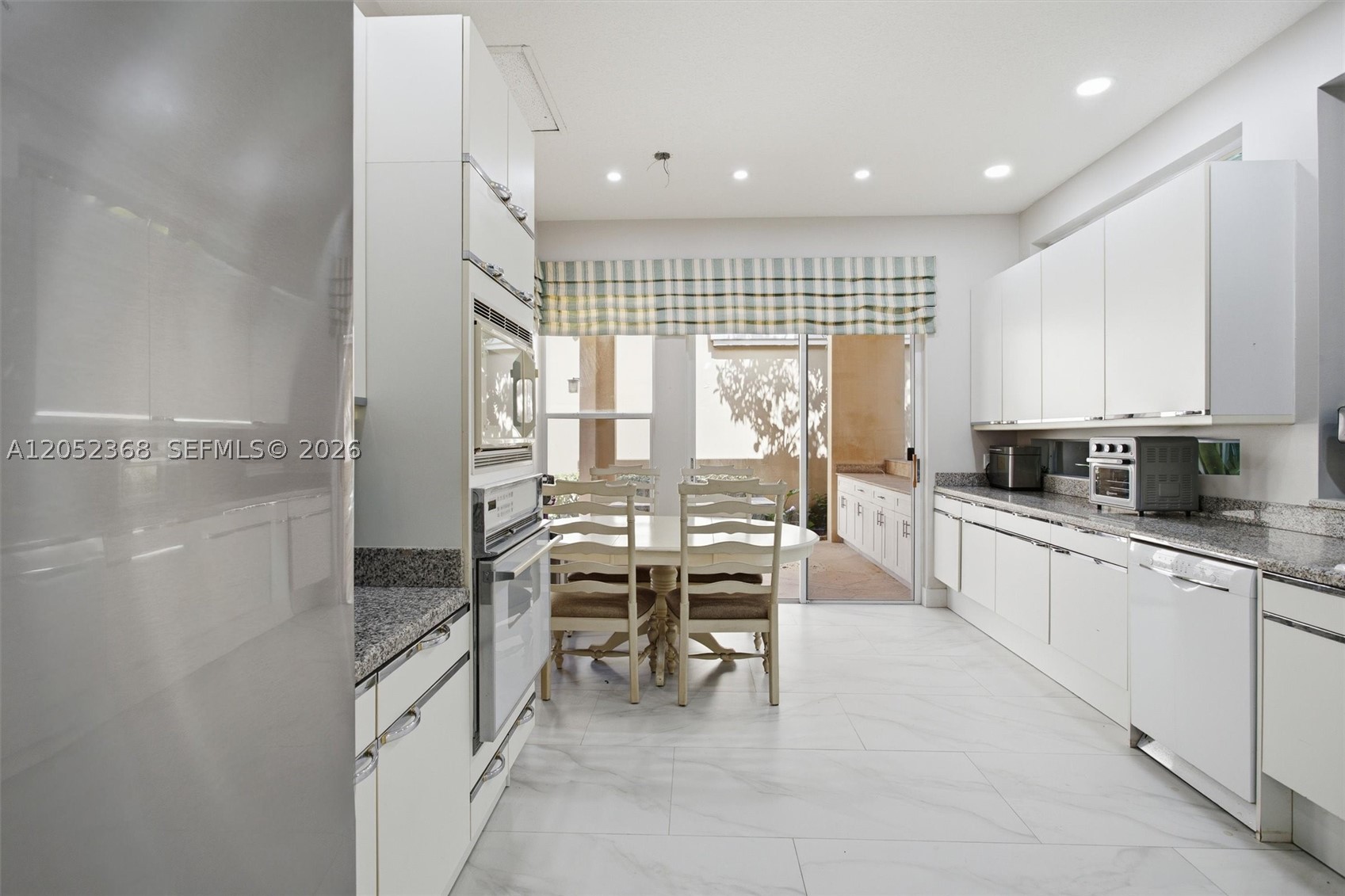 ISLAND WAY - Residential