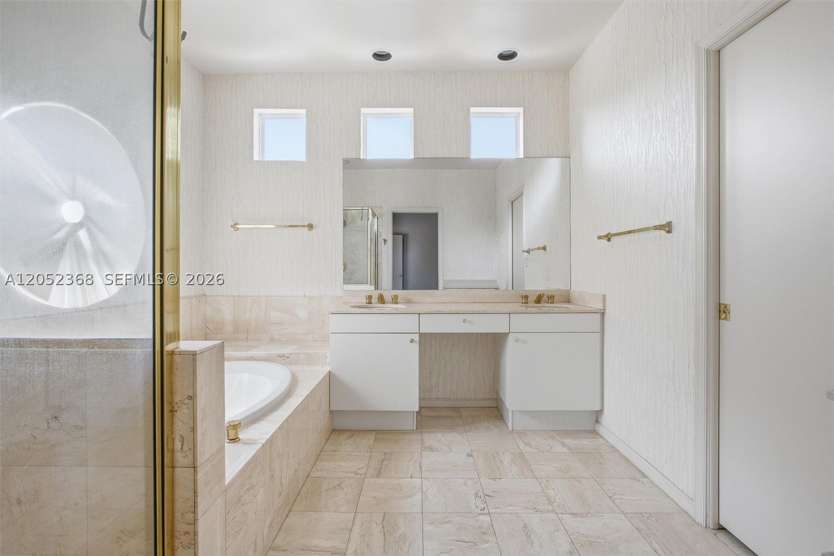ISLAND WAY - Residential