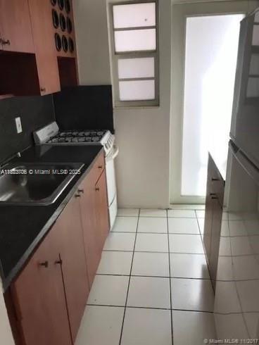 BASE01 CONDO - Residential Lease