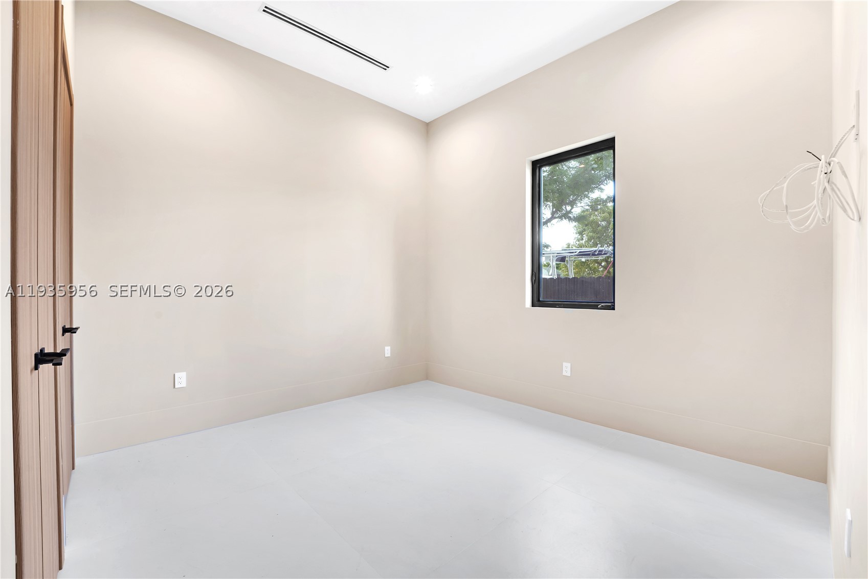 BREEZEVIEW MANORS - Residential