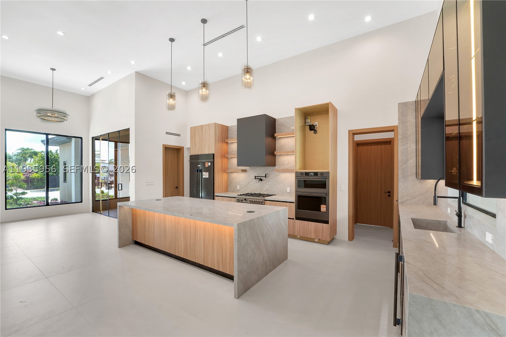 BREEZEVIEW MANORS - Residential