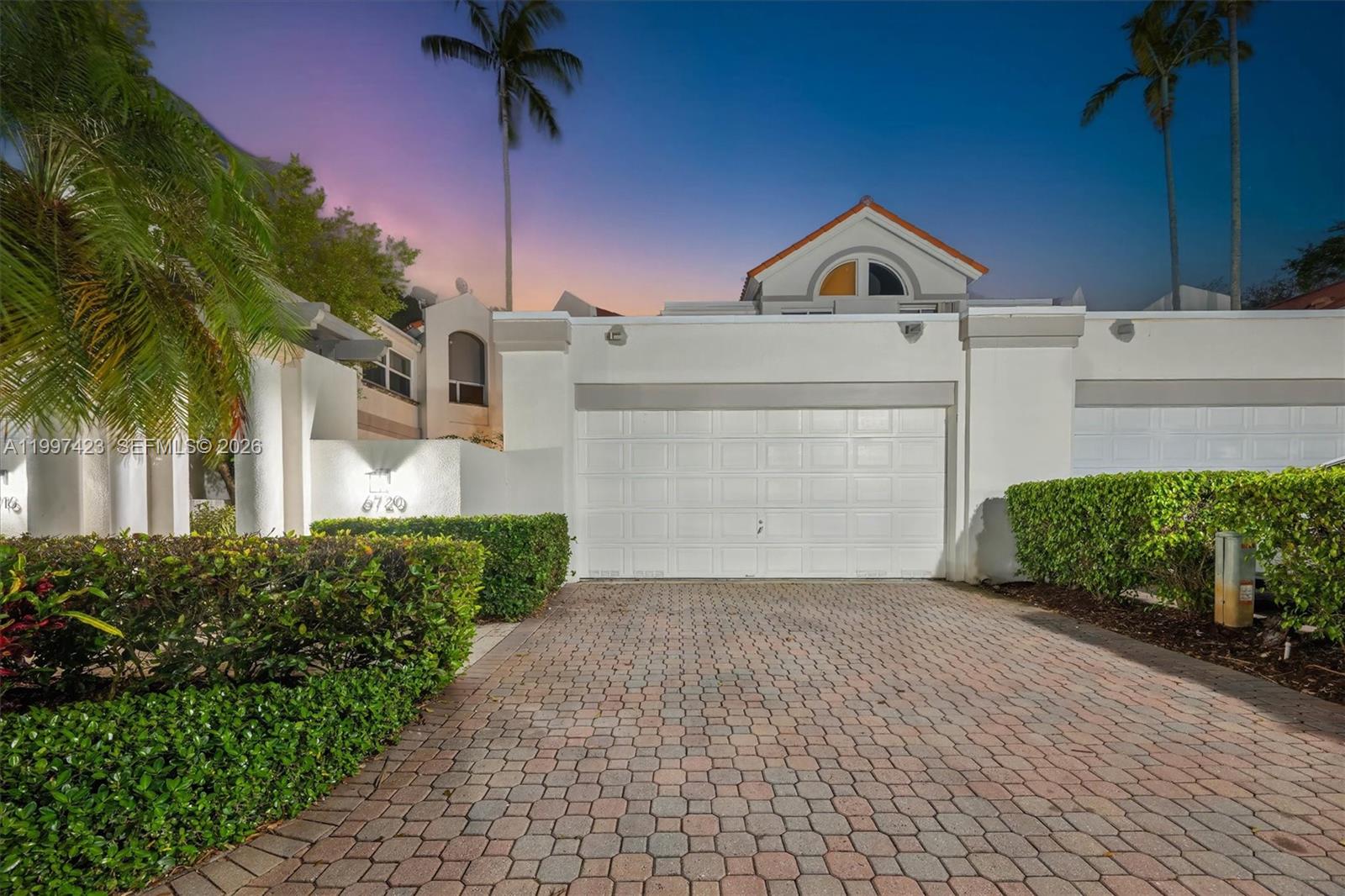 SWAN LAKE - Residential