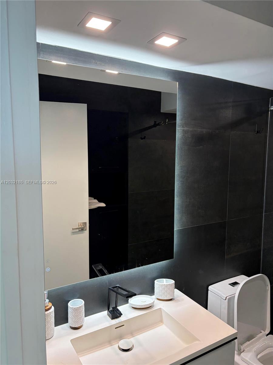THE GRANDVIEW CONDO - Residential Lease