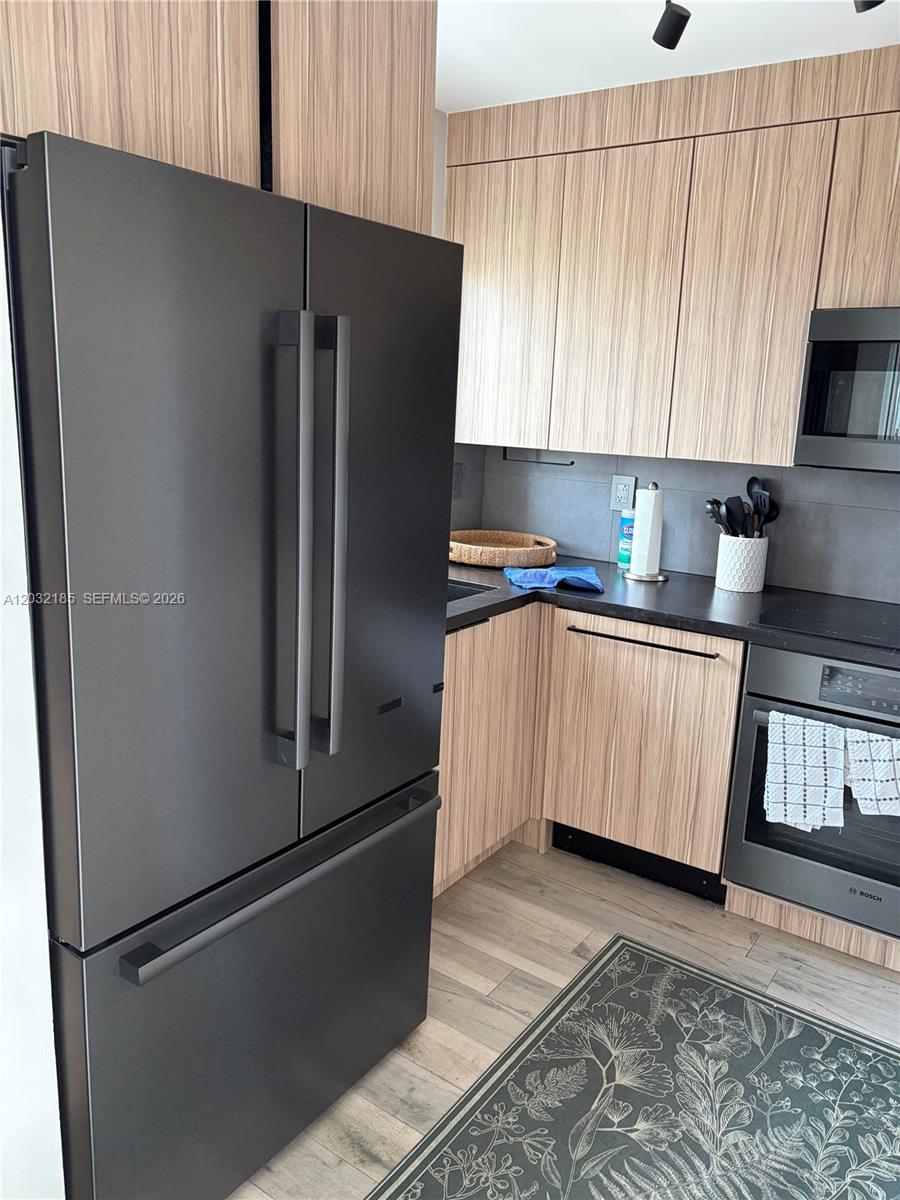 THE GRANDVIEW CONDO - Residential Lease
