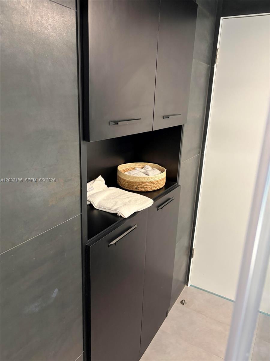 THE GRANDVIEW CONDO - Residential Lease