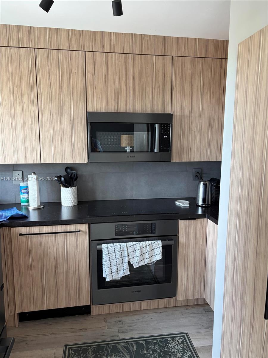 THE GRANDVIEW CONDO - Residential Lease