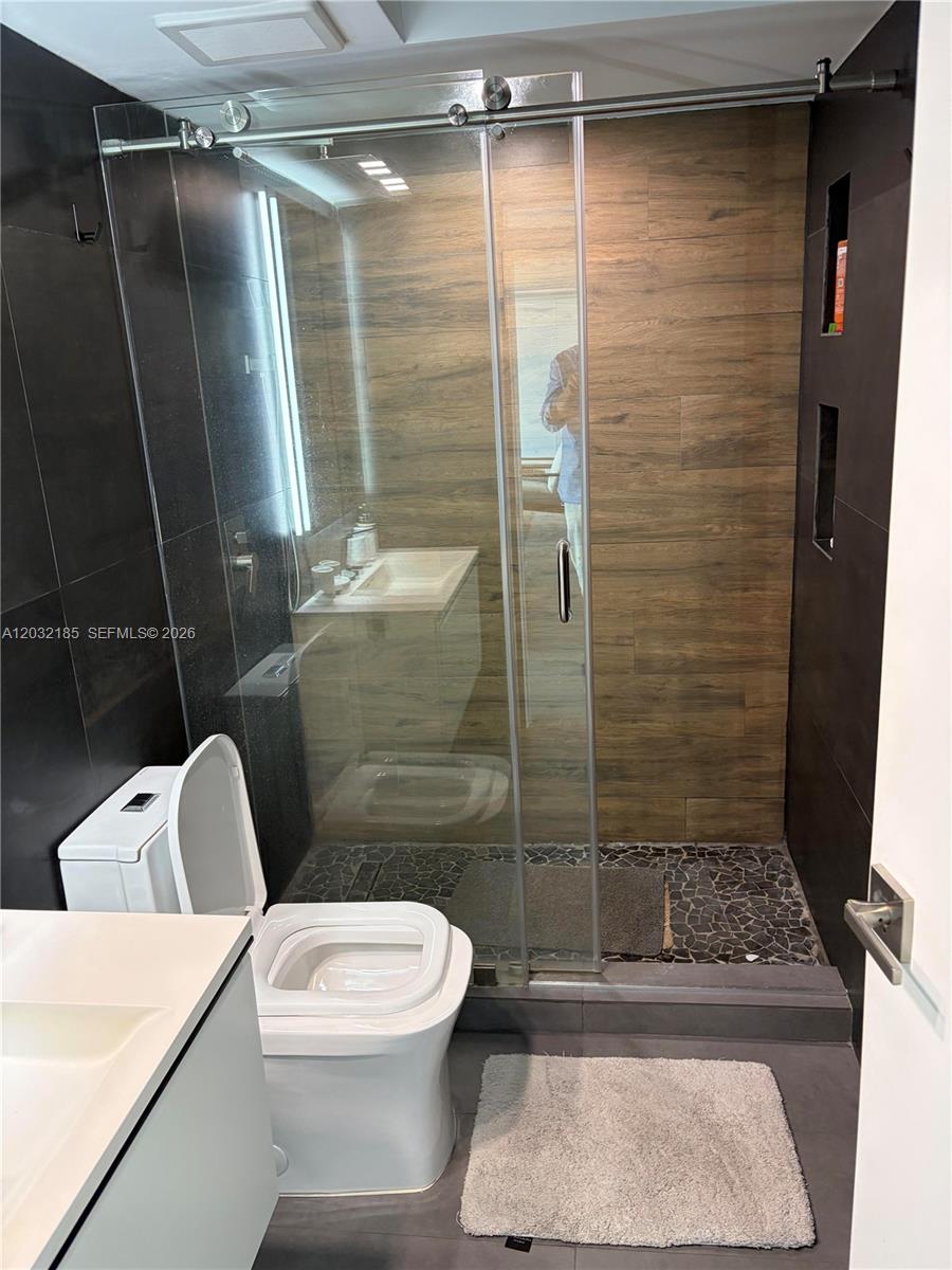 THE GRANDVIEW CONDO - Residential Lease