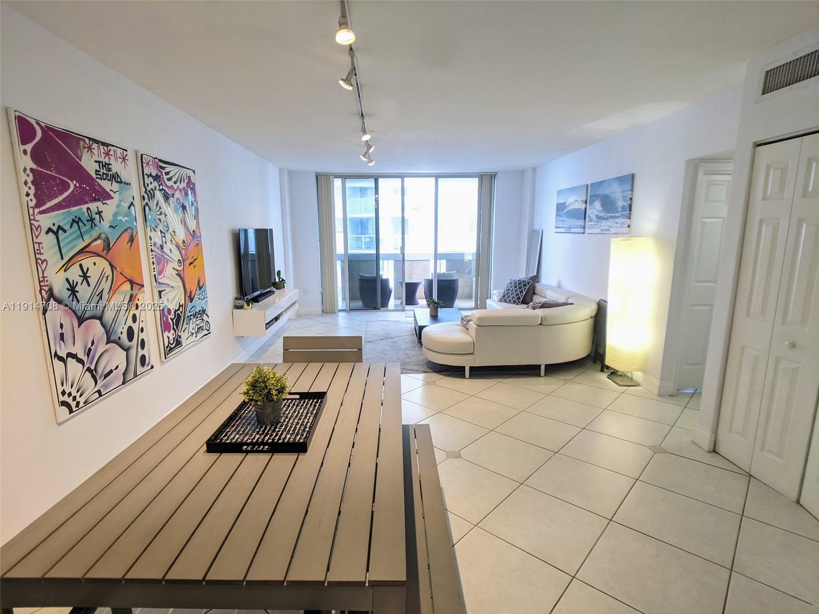 Renovated 1 bedroom apartment with white ceramic floors, stainless steel appliances, and an incredible walk-in closet providing ample storage. Fantastic sunset views over Biscayne Bay from the unit's balcony. The building was updated with a resort-style pool, gym, marina, convenience store, and bbq area—walking distance to Whole Foods, Publix, and local restaurants and cafes.