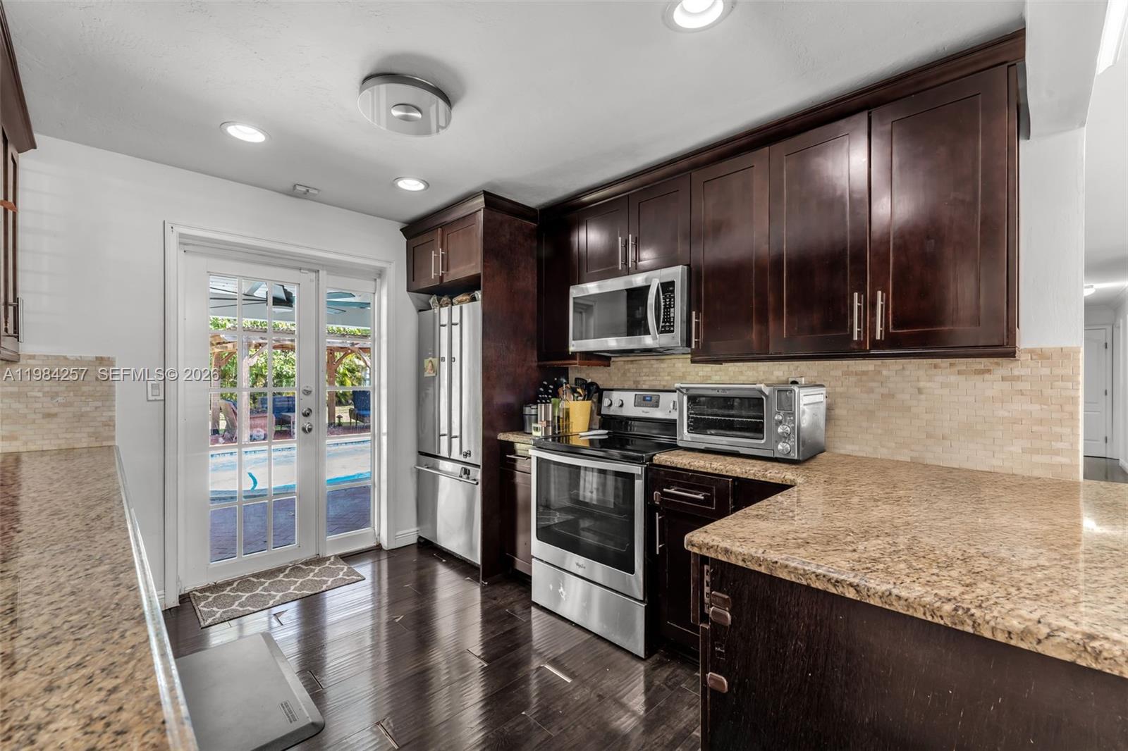 BUZ CARL ESTATES - Residential