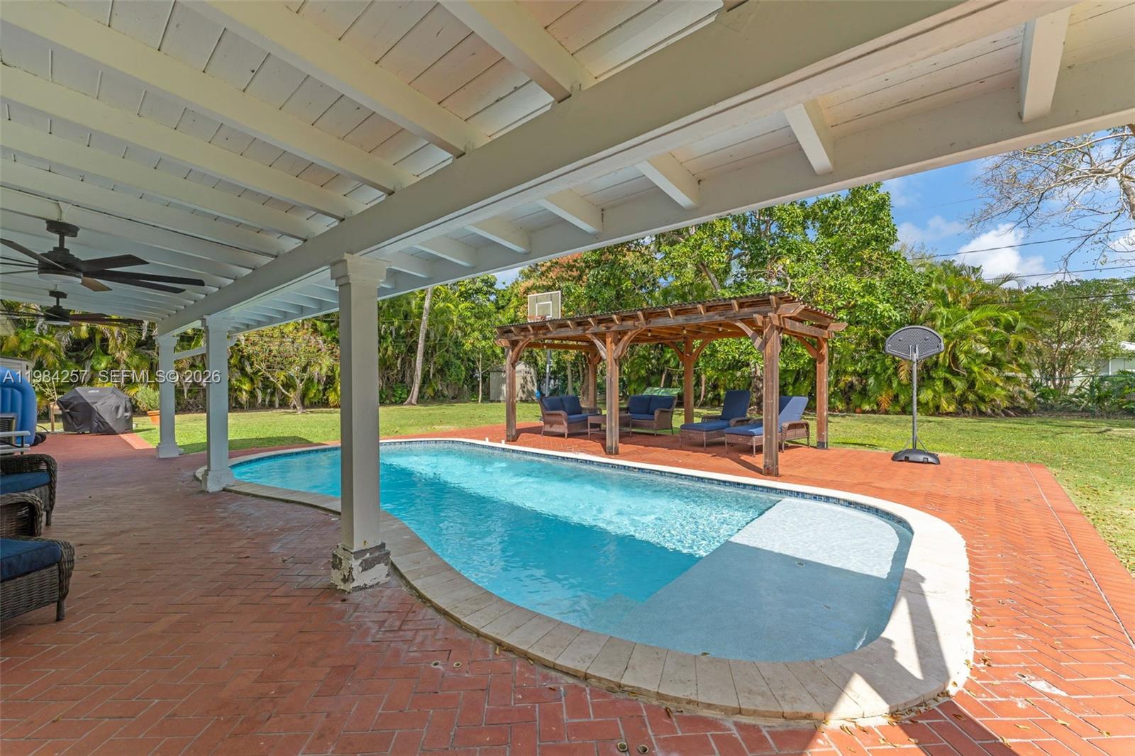 BUZ CARL ESTATES - Residential