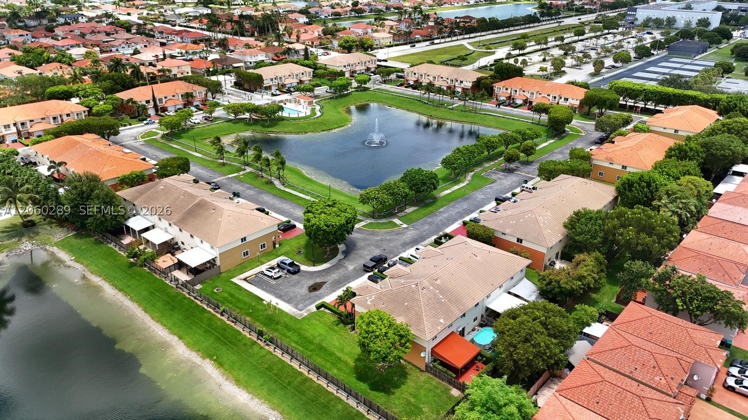 FOREST LAKE PARADISE - Residential